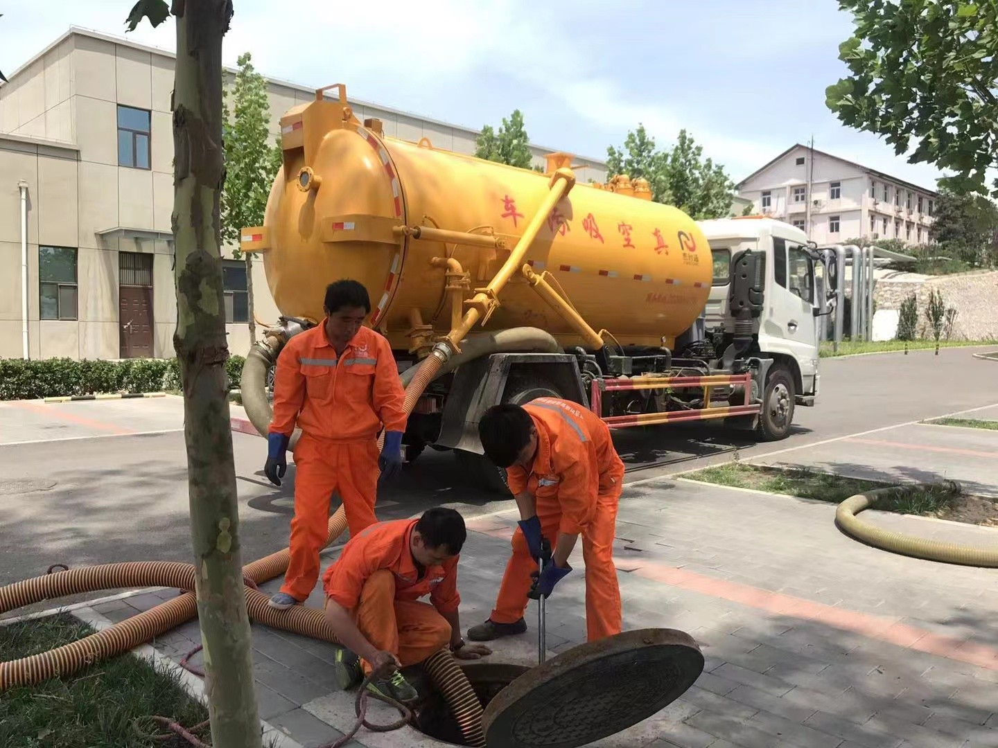 曲水化粪池清理与5-8吨吸粪车施工效率分析